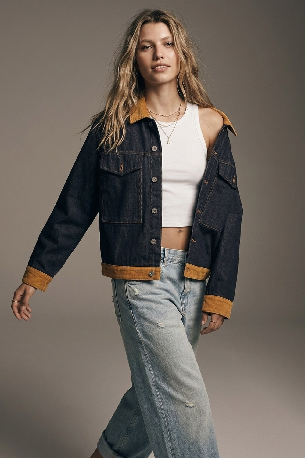 Veste en denim bleu à col en velours côtelé rigide avec boutons sur le devant et coupe décontractée