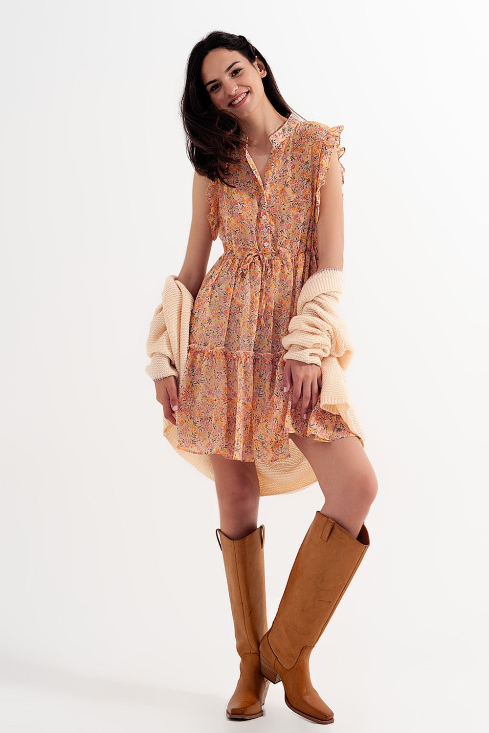Robe courte avec bords à volants et fleurs de style vintage corail