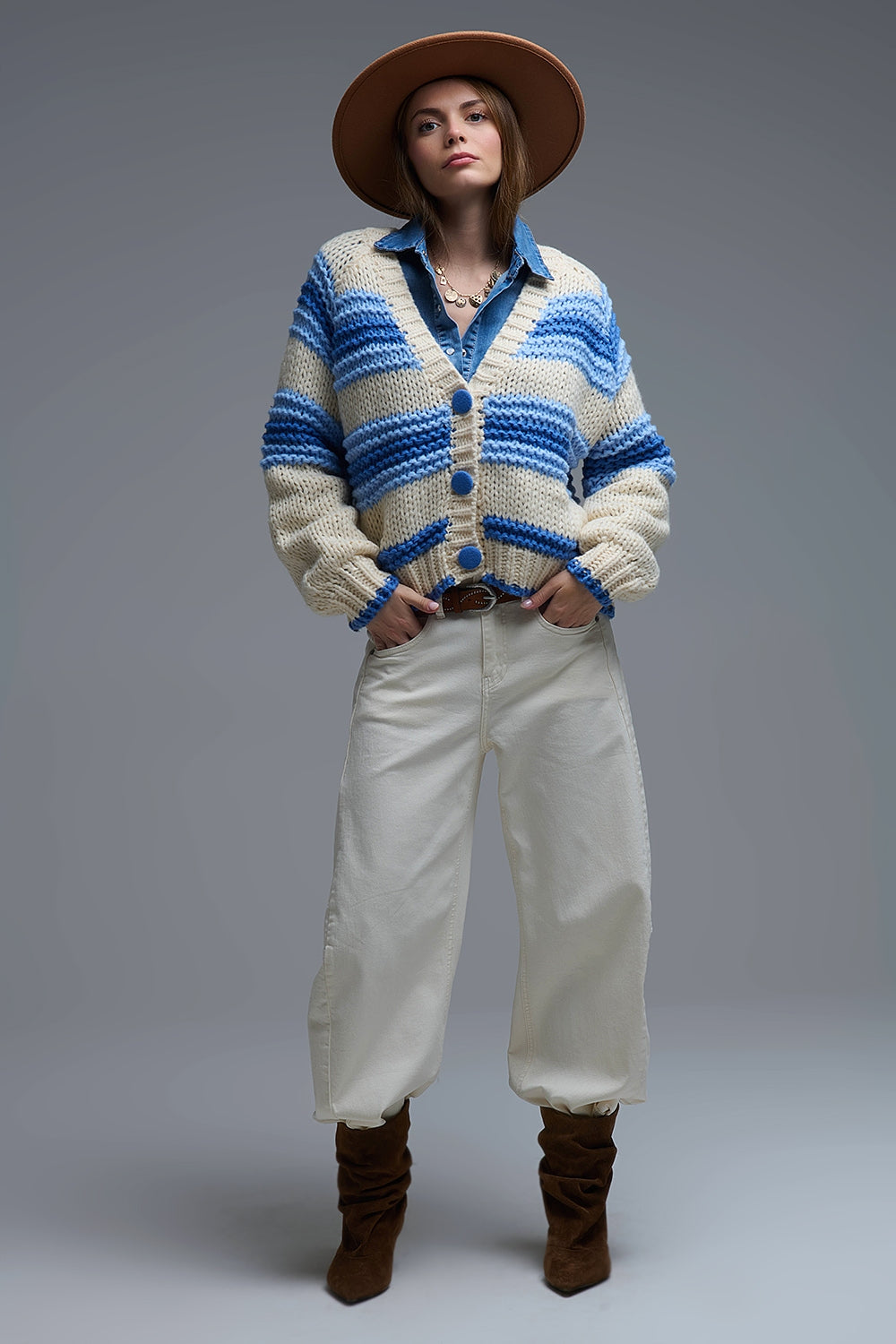 Cardigan en tricot épais à col en V rayé de bleu et de crème