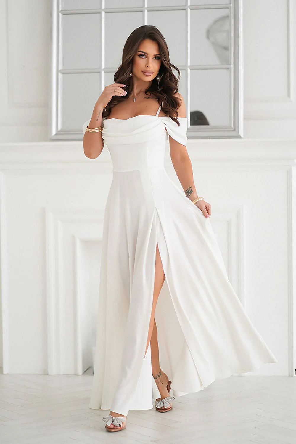 Robe de mariage longue scintillante épaules dénudées