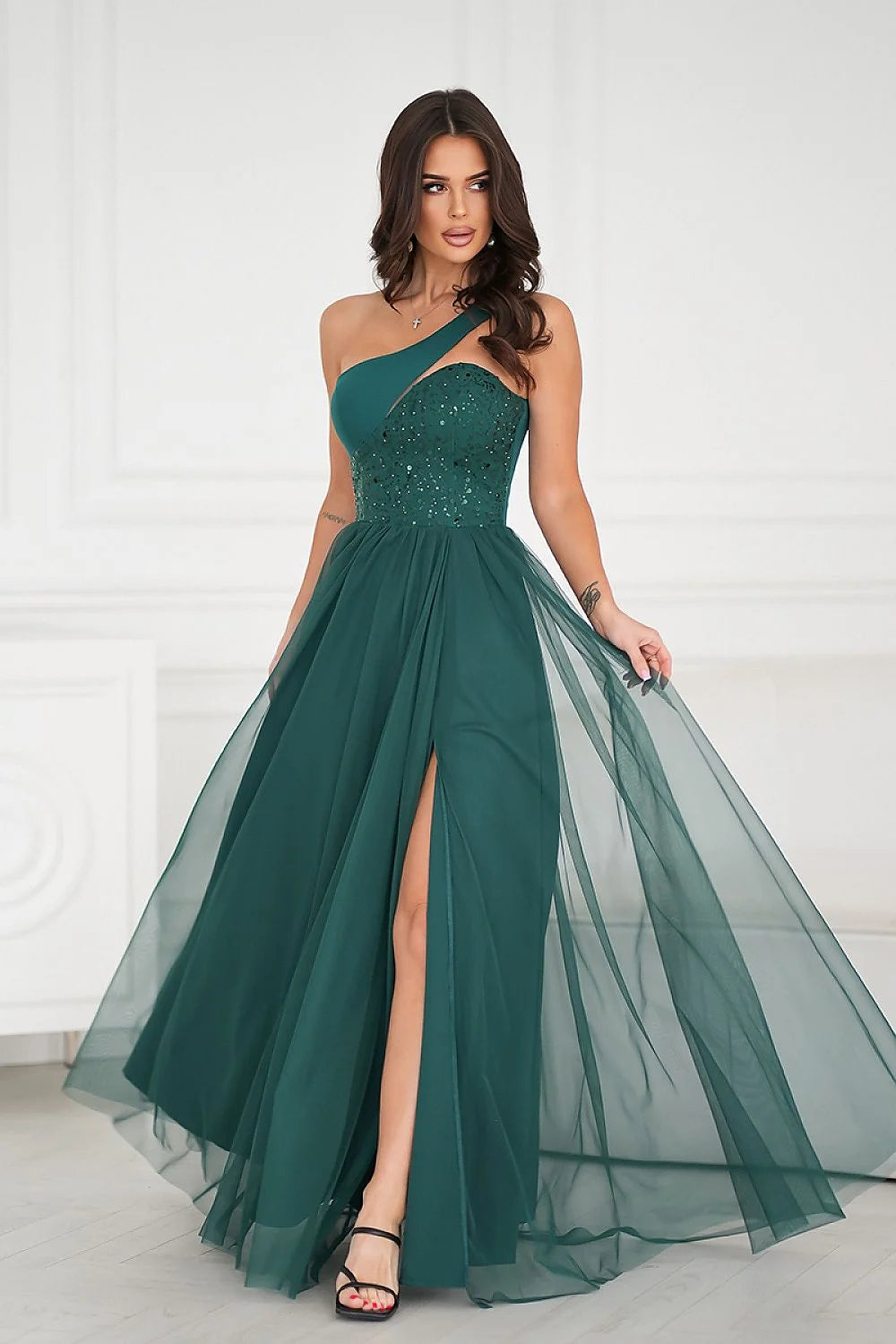 Robe longue scintillante et découpe sur le buste