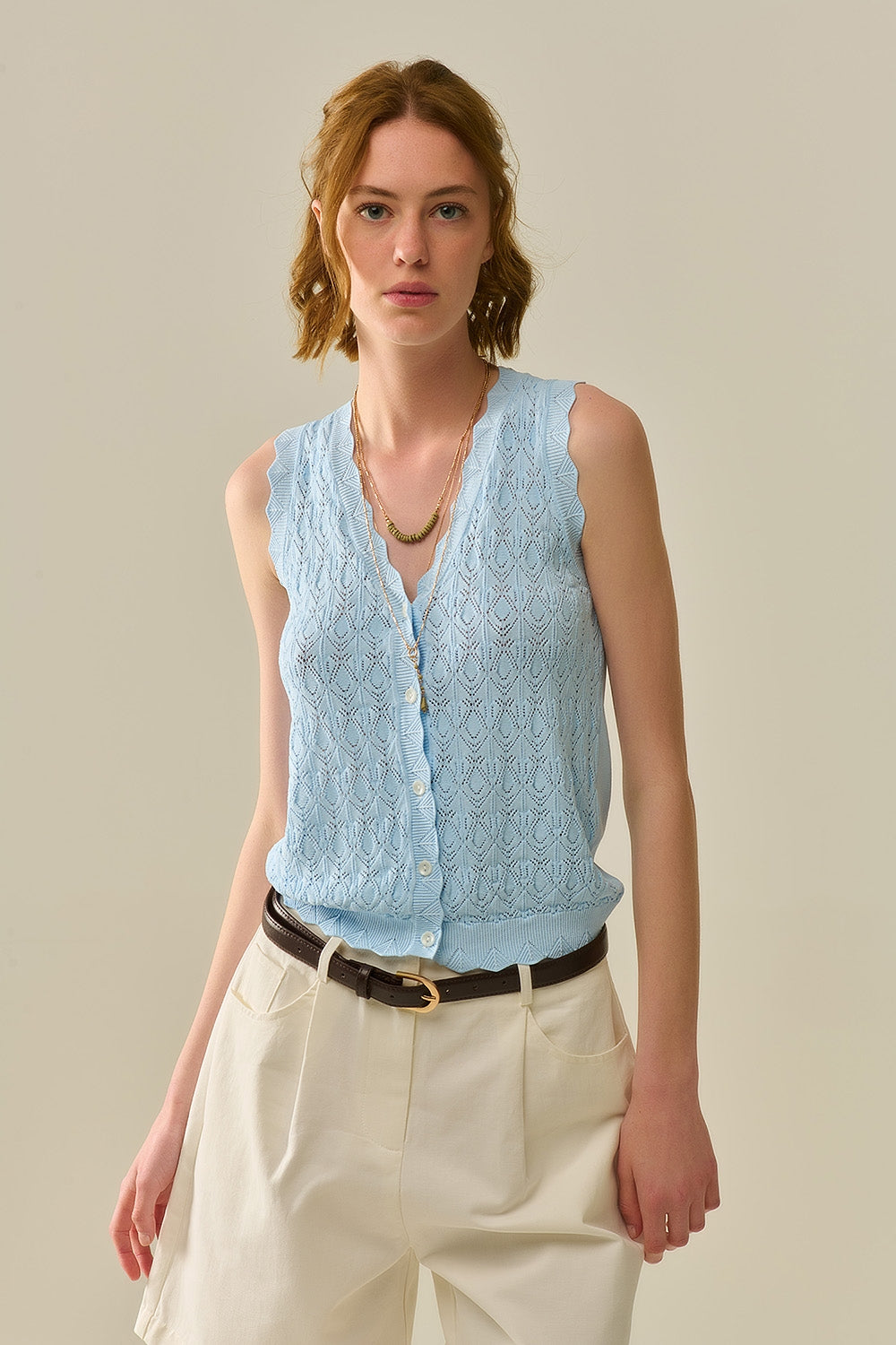 Gilet en maille pointelle avec bords festonnés en bleu bébé