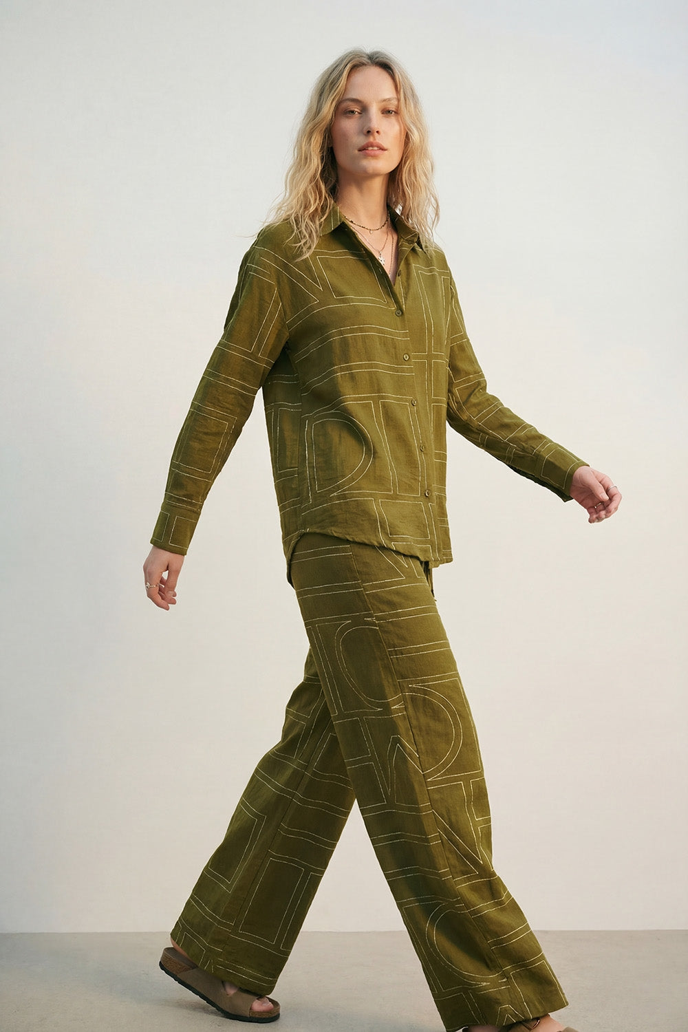 Pantalon large en tissu fin Olive Fluid avec imprimé graphique