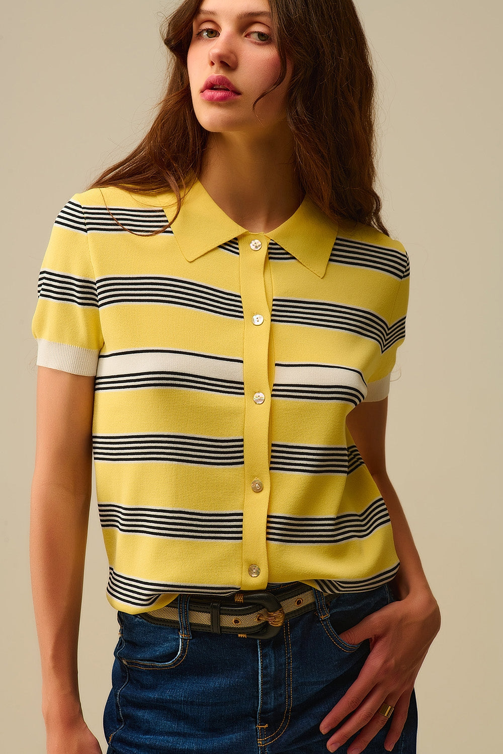 Q2 Polo boutonné à rayures jaunes