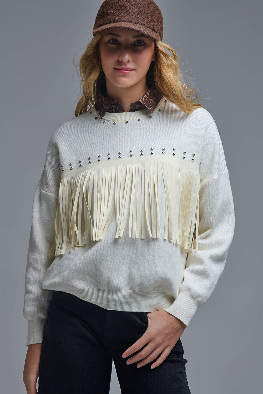 Pull élégant en tricot blanc avec franges