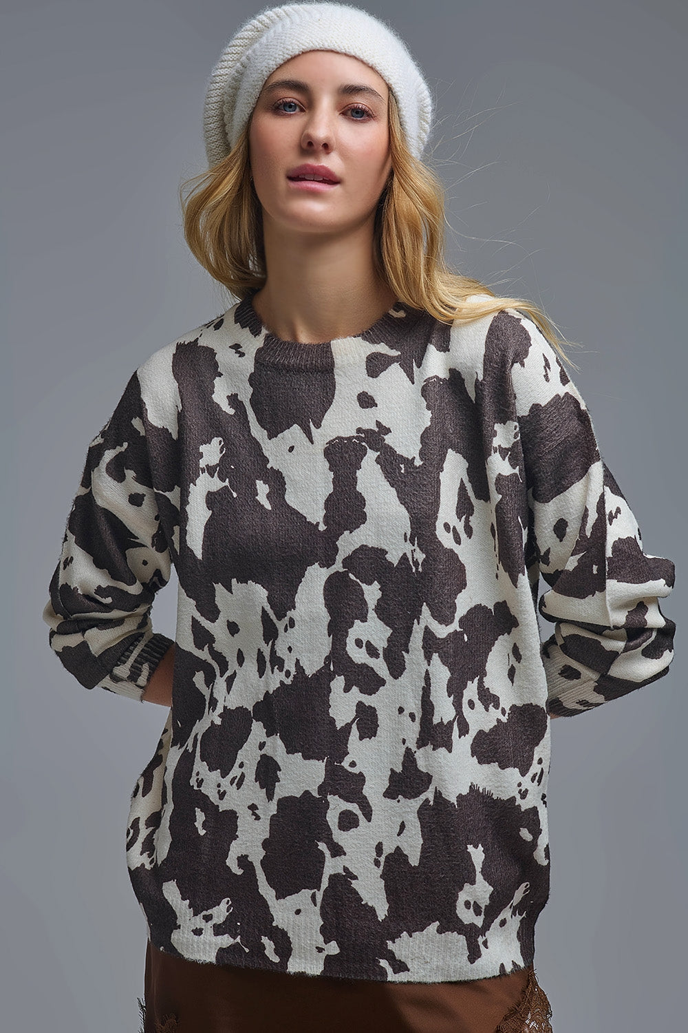 Pull imprimé vache marron et beige en maille extra douce