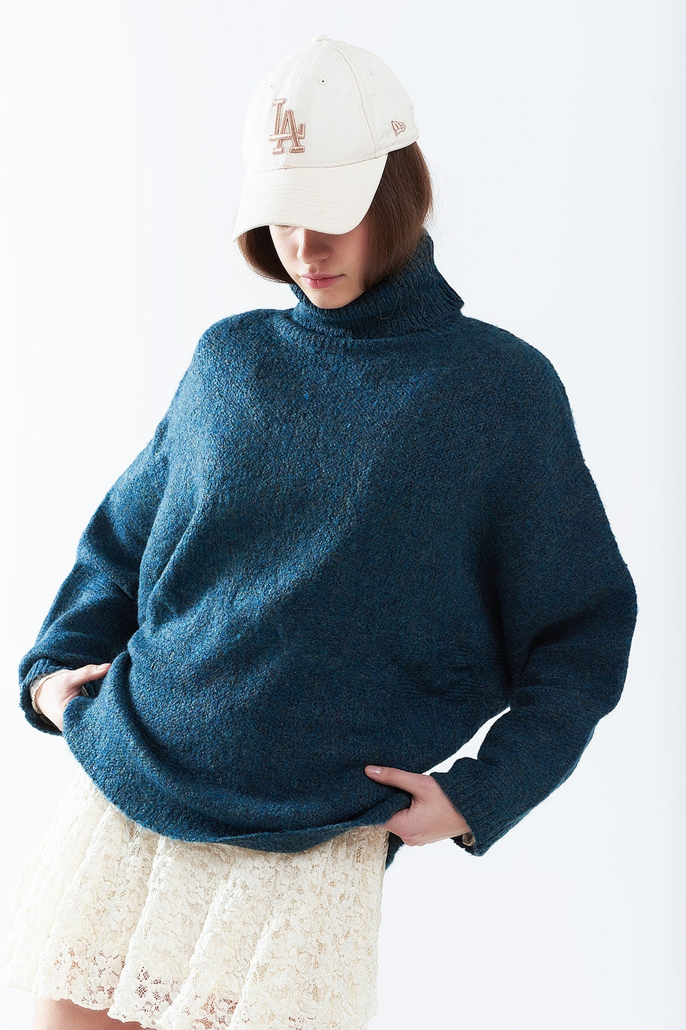 Q2 Pull oversize bleu sarcelle avec un col montant et des manches amples