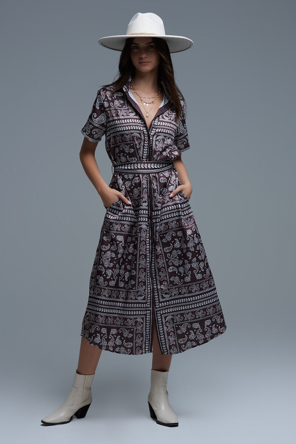 Q2 Robe chemise à manches courtes imprimée Paisley marron