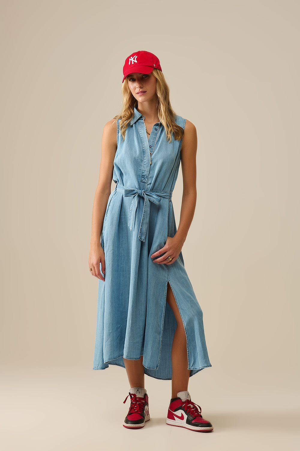 Robe chemise sans manches en tissu tencel en bleu